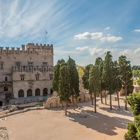 St Georges Sanctum, The Heart Of Rhodes Old Town Holiday home